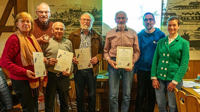 Ehrungen beim LBV: Ingeborg Pfannes; Rudi Pfannes, Peter Schöderlein, Manfred Engelhard, Ottmar Deppisch, Vorsitzender Matthias Ebert und LBV Ehrenamtsbeauftragte Marlis Heyer.