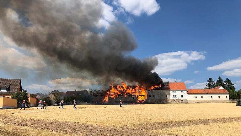 Großbrand in Geroda (Lkr. Bad Kissingen) im Sommer 2022. Großbrand in Geroda (Lkr. Bad Kissingen) im Sommer 2022.