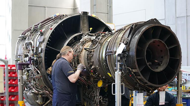 Lufthansa Technik sucht Kräfte       -  Der Lufthansa-Konzern stellt auch 2025 neue Kräfte ein.