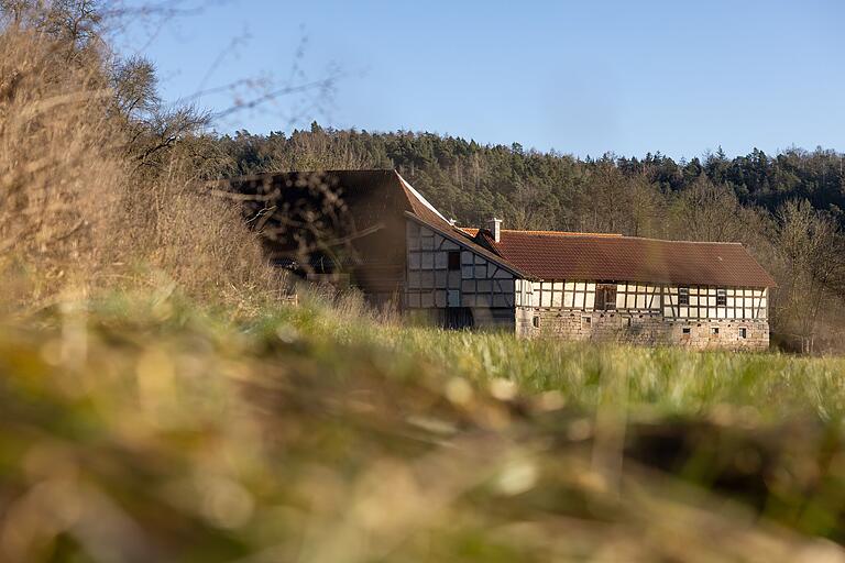 Wanderung auf der Erlebnistour 'Natur trifft Kultur' in den Haßbergen am 01.02.25. Vorbei an der Serrfeldermühle. Wanderung auf der Erlebnistour 'Natur trifft Kultur' in den Haßbergen am 01.02.25. Vorbei an der Serrfeldermühle.