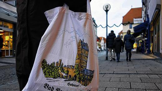Früher und heute beliebt: Bad Neustadt als Einkaufsstadt in der Region hat auch im Weihnachtsgeschäft 2012 seinen guten Ruf verteidigen können. Die Kunden kamen und die Geschäftsleute ziehen eine positive Bilanz zum Jahreswechsel.