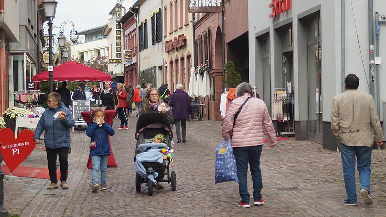 Nicht nur beim Martinimarkt (hier ein Bild aus diesem Jahr) ist Marktheidenfelds Innenstadt gut besucht.