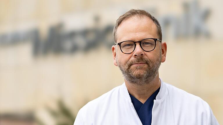 Dr. Matthias Held versteht, dass die Anti-Corona-Maßnahmen immer wieder neu bewertet werden. Zur Sorglosigkeit gebe es aber keinen Anlass, warnt der Ärztliche Direktor des Klinikums Würzburg Mitte.