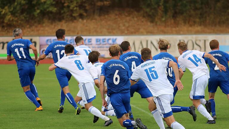 Kann der TSV Münnerstadt in der Rest-Rückrunde seinen Gegnern davonlaufen oder wird die gefährlichste Offensive der Liga doch noch enger gedeckt, wie hier beim Spiel gegen den Dauerrivalen FC 06 Bad Kissingen.       -  Kann der TSV Münnerstadt in der Rest-Rückrunde seinen Gegnern davonlaufen oder wird die gefährlichste Offensive der Liga doch noch enger gedeckt, wie hier beim Spiel gegen den Dauerrivalen FC 06 Bad Kissingen.