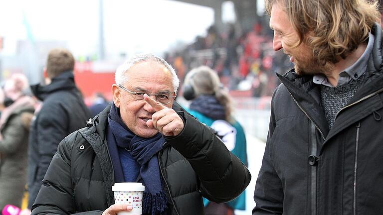 Da geht's lang: Flyeralarm-Fußball-Boss Felix Magath und Kickers-Vorstandsvorsitzender Daniel Sauer suchen nach dem richtigen Weg.