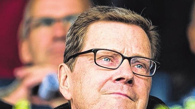 Zuversichtlich: Der ehemalige Außenminister Guido Westerwelle (FDP), bei dem vor knapp einem Jahr eine akute Leukämie diagnostiziert worden war, beim Besuch eines Reitturniers in Aachen.