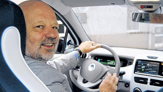 Bei der Elektromobilität vorne dabei: Hans-Josef Fell in seinem neuen Auto.WOLFGANG DÜNNEBIER Bei der Elektromobilität vorne dabei: Hans-Josef Fell in seinem neuen Auto.WOLFGANG DÜNNEBIER