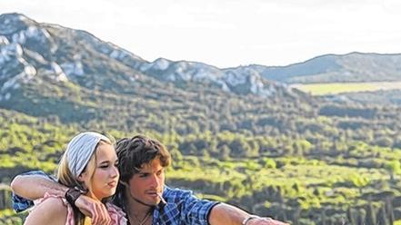Das vhs-Filmforum Marktheidenfeld zeigt in den Movie-Lichtspielen &bdquo;Ein Sommer in der Provence&ldquo;.