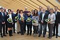 Wurden für ihre lange Dienstzeit geehrt (von links): Horst Hanselmann, Personalratsvorsitzender Herbert Memmel, Claudia Anschütz, Burkhard Kleinhenz, Tanja Heinlein, Karoline Reichert, Rainer Becker, Karoline Bohrer-Modigell, Peter Kehl, Dunja Stingl, Matthias Haas, Rudolf Gehr, Udo Zimmermann, Dr. Ruth Schwing und Landrat Florian Töpper.