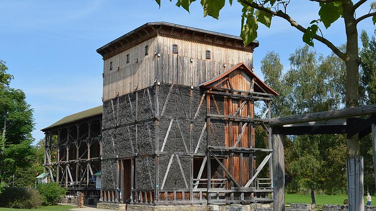 Das älteste, jedoch nur zum Teil erhaltene Gradierwerk Europas steht in Bad Kissingen Das älteste, jedoch nur zum Teil erhaltene Gradierwerk Europas steht in Bad Kissingen