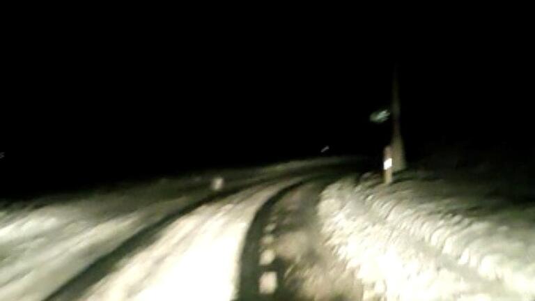 Starker Schneefall sorgte in der Nacht auf Samstag für teils chaotische Straßenverhältnisse rund um den Würzburger Heuchelhof. Starker Schneefall sorgte in der Nacht auf Samstag für teils chaotische Straßenverhältnisse rund um den Würzburger Heuchelhof.