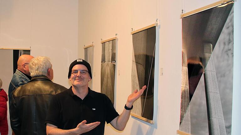 Die erste Fotoausstellung des Neubürgers Stefan Kohler stellt die Lauertalbrücke in den Mittelpunkt. Die Vernissage-Besucher waren begeistert.       -  Die erste Fotoausstellung des Neubürgers Stefan Kohler stellt die Lauertalbrücke in den Mittelpunkt. Die Vernissage-Besucher waren begeistert.