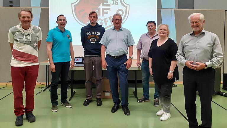 Auf dem Foto von links: Heinrich Jüstel, Markus Lohn, Michael Schloßareck, Wolfgang Hobiger, Rudi Kerl, Doris Wildner, Robert Reus.