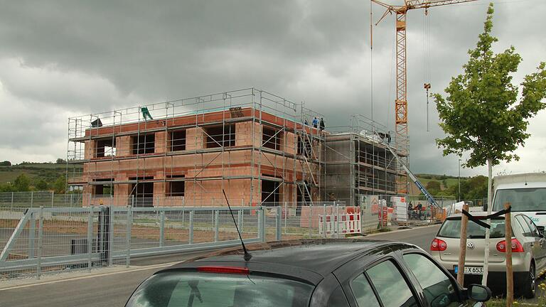 Auch ein Bürogebäude entsteht im Industriegebiet Hirschfeld im Norden von Karlstadt. Auch ein Bürogebäude entsteht im Industriegebiet Hirschfeld im Norden von Karlstadt.