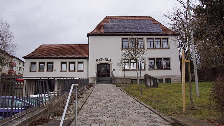 Wasserversorgung und Glasfasernetz: Im Rauhenebracher Rathaus will man bei beiden Projekten das Heft in der Hand behalten. Wasserversorgung und Glasfasernetz: Im Rauhenebracher Rathaus will man bei beiden Projekten das Heft in der Hand behalten.