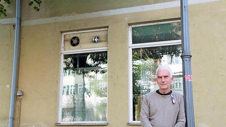 In diesem Haus will Hartmut Hessel sein Antiquariat eröffnen und sich um die Belange der Bürgergenossenschaft kümmern.  Foto: Thomas Malz       -  In diesem Haus will Hartmut Hessel sein Antiquariat eröffnen und sich um die Belange der Bürgergenossenschaft kümmern.  Foto: Thomas Malz