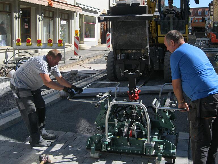 Bauarbeiter in der Landgerichtsstraße in Aktion.