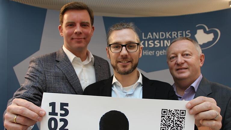 BLSV-Kreisvorsitzender Martin Wende (von links), Jugendpfleger Daniel Korn und Landrat Thomas Bold freuen sich auf das anstehende E-Sport-Turnier. Benedikt Borst       -  BLSV-Kreisvorsitzender Martin Wende (von links), Jugendpfleger Daniel Korn und Landrat Thomas Bold freuen sich auf das anstehende E-Sport-Turnier. Benedikt Borst