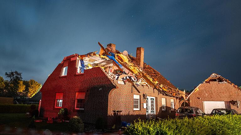 Der Deutsche Wetterdienst hat eine Unwetterwarnung auch für Unterfranken herausgegeben. Was muss man bei eventuellen Schäden durch den Sturm am eigenen Haus wissen? (Archivbild)