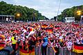 Deutschland-Fans in Berlin       -  Hunderttausende Menschen feiern während der Fußball-EM auf den Fanmeilen in Deutschland.