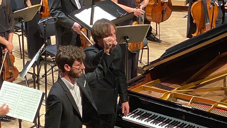 Pianist Mihály Berecz und Dirigent Jérémie Rohrer. Pianist Mihály Berecz und Dirigent Jérémie Rohrer.