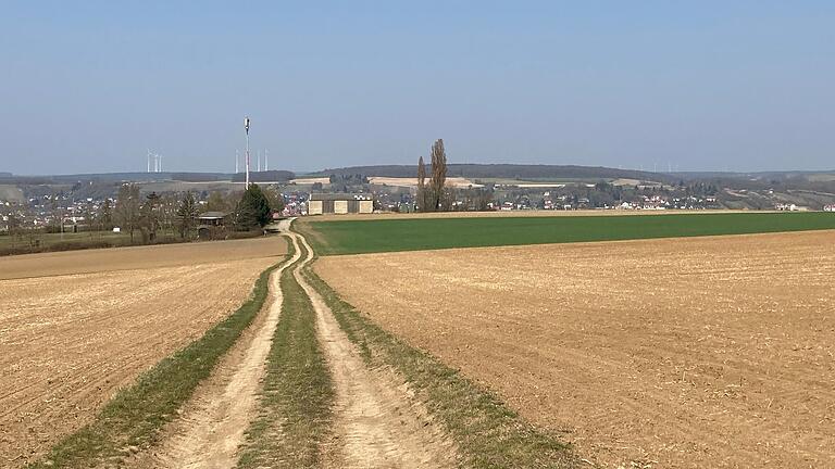 Am Oberen Dümmersberg in Ochsenfurt soll ein neues Baugebiet entstehen. Eine Bürgerinitiative will das verhindern.