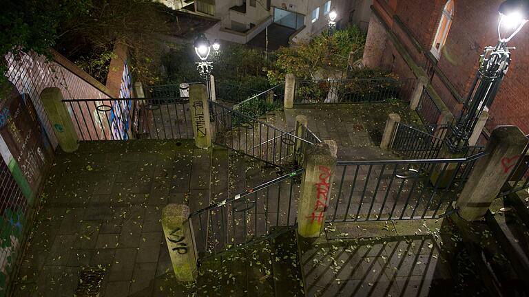 'Wer kennt nit dat Lehnchen...'&nbsp;Das Tippen-Tappen-Tönchen am Ölberg ist die berühmteste Treppenanlage Wuppertals, die im 'Et Lehnchen...' besungen wird.&nbsp;&nbsp;