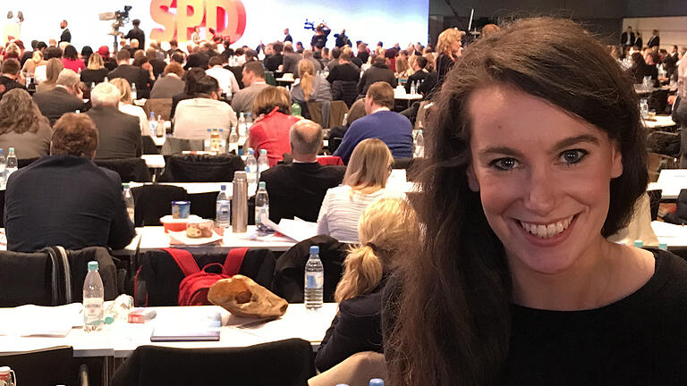 Am Ende ist Eva-Maria Deppisch, SPD-Stadträtin aus Dettelbach, sich in Bonn sicher: &bdquo;Die NoGroKo-Kampagne geht weiter.&ldquo;