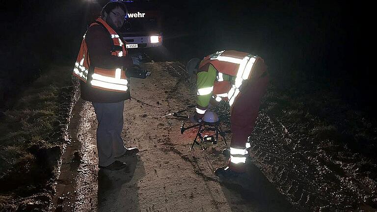 Mit wenigen Handgriffen machten die ehrenamtlichen Johanniter-Einsatzkräfte den Multicopter einsatzbereit. Mit wenigen Handgriffen machten die ehrenamtlichen Johanniter-Einsatzkräfte den Multicopter einsatzbereit.