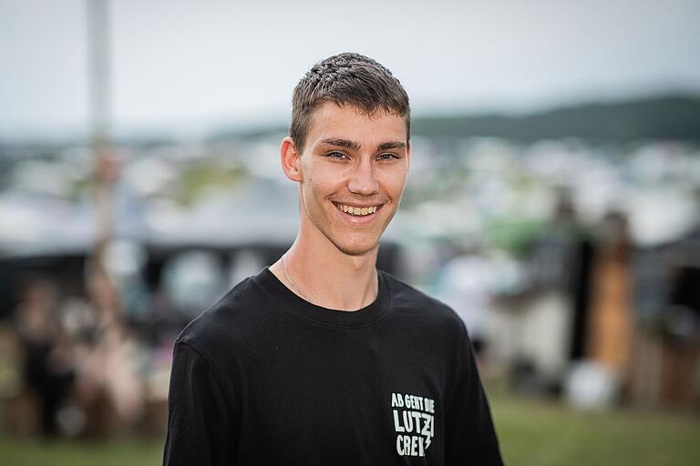 Martin Schmitt (22) aus Rottershausen arbeitet am Einlass des Campingplatzes. Martin Schmitt (22) aus Rottershausen arbeitet am Einlass des Campingplatzes.