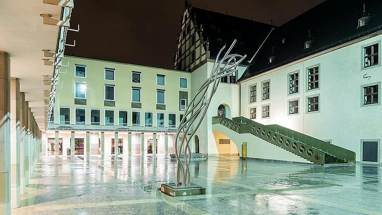 Das Thema Personalmanagement Im Schweinfurter Rathaus sorgt seit Januar für Aufregung. Oberbürgermeister Sebastian Remelé (CSU) ist derzeit in vielen Gesprächen mit Personalrat und Amtsleitern, um die Kritikpunkte anzugehen.