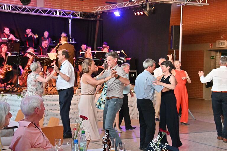 Egal ob Rumba, Jive oder Foxtrott, die Menschen bewegten sich im Takt der Musik.