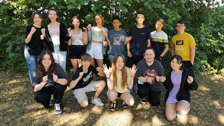 Das ganze Team der der Schülerzeitung '&Punkt' der Realschule Schonungen. Das ganze Team der der Schülerzeitung '&Punkt' der Realschule Schonungen.