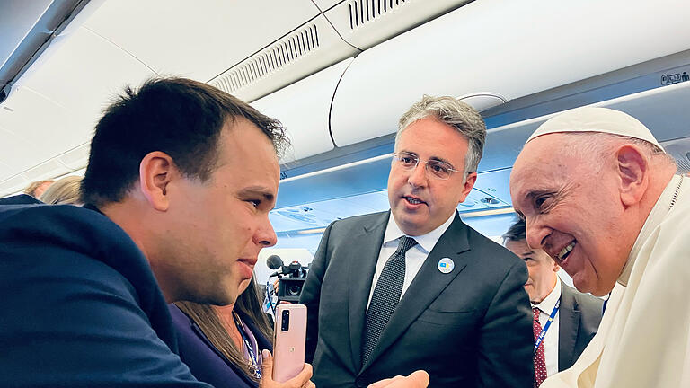 Rudolf Gehrig im Gespräch mit Papst Franziskus. - Eine der bedeutendsten Situationen für Rudolf Gehrig: im Gespräch mit Papst Franziskus. Rudolf Gehrig im Gespräch mit Papst Franziskus. - Eine der bedeutendsten Situationen für Rudolf Gehrig: im Gespräch mit Papst Franziskus.