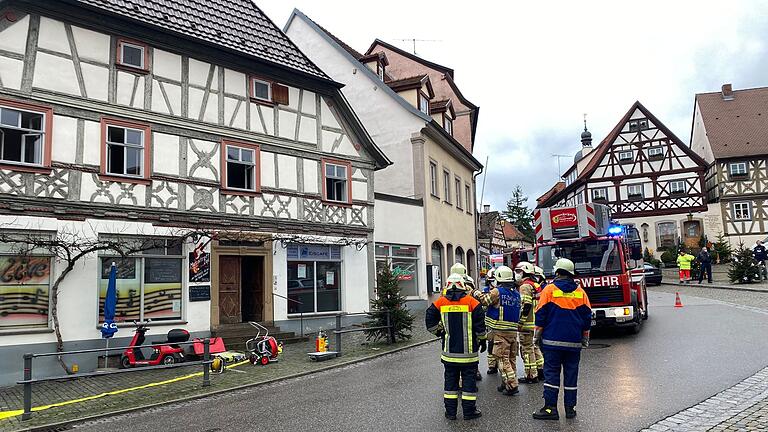 In einem Fachwerkhaus im Bereich des Zeiler Marktplatzes kam es am Donnerstagnachmittag zu einer starken Rauchentwicklung. Die Feuerwehren aus Zeil und Schmachtenberg hatten die Lage schnell unter Kontrolle.