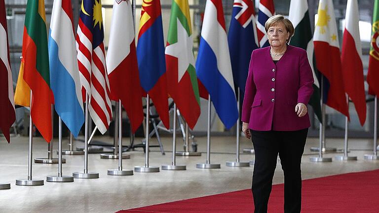 Asien-Europa-Gipfel in Brüssel       -  Bundeskanzlerin Angela Merkel trifft beim ASEM-Gipfel in Brüssel ein, der den freien Welthandel als Schwerpunkt hatte.