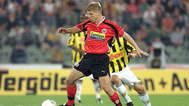Peter Deißenberger bei seinem Bundesligadebüt im Trikot Eintracht Frankfurts gegen Dortmund.
