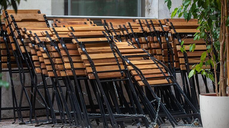 Sonntags sind in einigen Gaststätten in Rhön-Grabfeld die Stühle hochgeklappt und die Türen geschlossen (Symbolbild). Die Gründe dafür sind vielfältig.