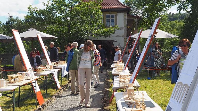 'Bilder einer Ausstellung' im Eibelstädter Barockgarten