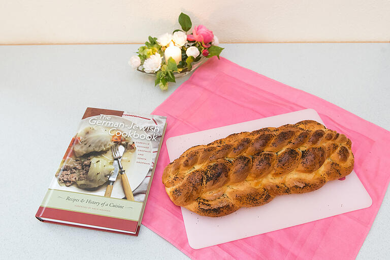 Bis heute wird der Berches in Oberlauringen gebacken und gegessen. Übernommen hat man das Rezept von der jüdischen Bevölkerung. Vor einiger Zeit schaffte es der Berches aus Oberlauringen sogar in ein amerikanisches deutsch-jüdisches Kochbuch. Bis heute wird der Berches in Oberlauringen gebacken und gegessen. Übernommen hat man das Rezept von der jüdischen Bevölkerung. Vor einiger Zeit schaffte es der Berches aus Oberlauringen sogar in ein amerikanisches deutsch-jüdisches Kochbuch.