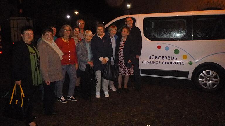 Zu neunt startete die Delegation aus Gerbrunn mit dem Bürgerbus zur Partnergemeinde Themar.