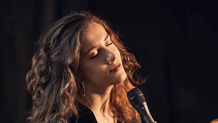 Alma Naidu gastiert mit ihrem Jazz-Quintett am 28. Februar in Weikersheim. Alma Naidu gastiert mit ihrem Jazz-Quintett am 28. Februar in Weikersheim.