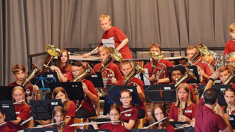 In der Oskar Herbig Halle in Mellrichstadt präsentierte sich das Kreisjugendblasorchester des Nordbayerischen Musikbundes im Kreisverband Rhön-Grabfeld und erntete tosenden Applaus.