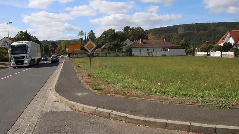 Auf diesem Grundstück an der Eußenheimer Straße soll der neue Kindergarten entstehen.