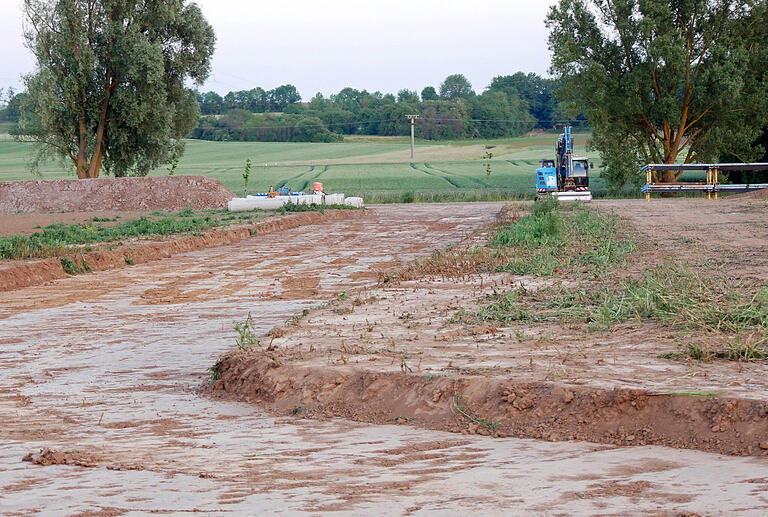 Am Ortsrand von Opferbaum hat die Erschließung eines weiteren Wohnbaugebiets mit 17 Bauplätzen begonnen. Am Ortsrand von Opferbaum hat die Erschließung eines weiteren Wohnbaugebiets mit 17 Bauplätzen begonnen.