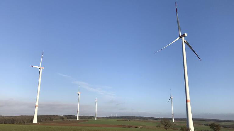 Gleich zwei Störfälle innerhalb kurzer Zeit gab es bei zwei Windkraftanlagen im Obbacher Windpark. Er ging vor fünf Jahren ans Netz. Gleich zwei Störfälle innerhalb kurzer Zeit gab es bei zwei Windkraftanlagen im Obbacher Windpark. Er ging vor fünf Jahren ans Netz.