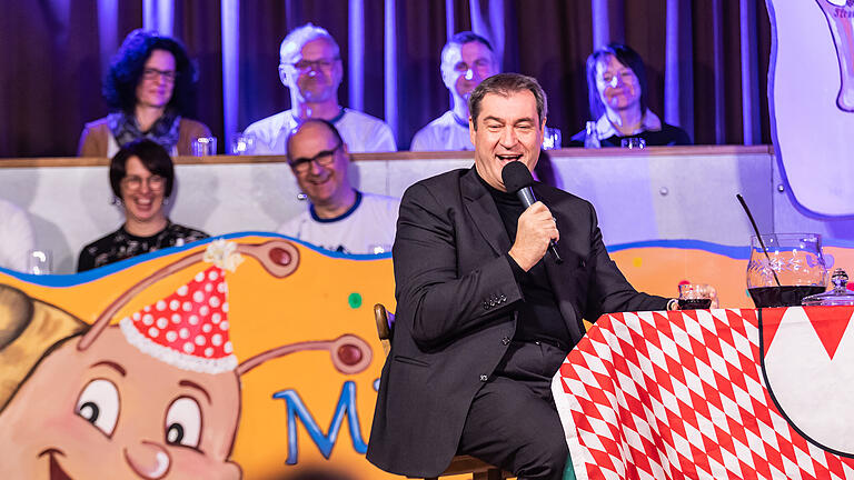 Rund 300 Gäste beim kabarettistischen Frühschoppen mit Fredi Breunig im Haus des Gastes am Sonntag 08.01.23 in Wargolshausen. Die Gesprächsrunde fand mit Überraschungsgast Dr. Markus Söder statt.