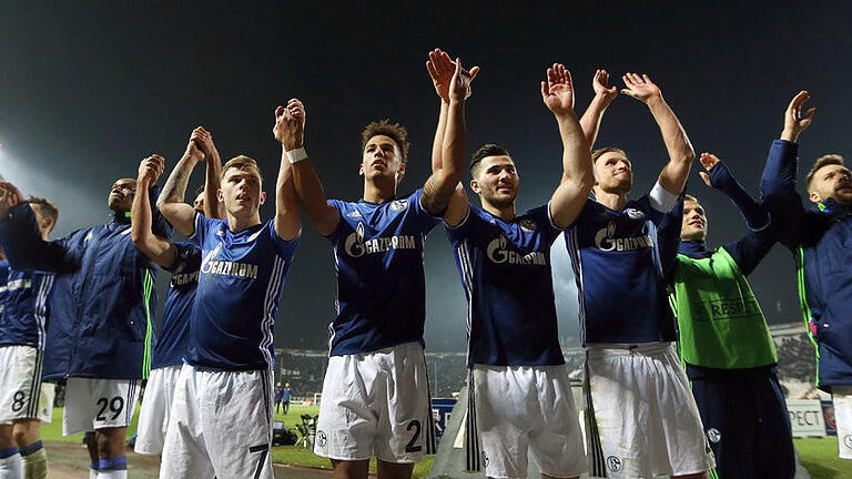 Souverän       -  Schalke 04 kann bereits für das Achtelfinale planen. Foto: Ina Fassbender