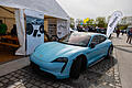 Ein PS-starkes E-Auto auf der Fahrzeugschau Elektromobilität in Bad Neustadt: der Porsche Taycan