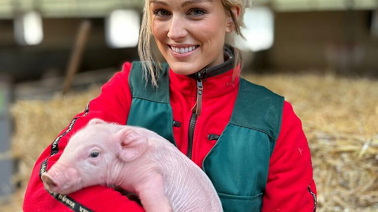 Auch über die Möglichkeiten der Schweinezucht spricht Influencerin Marie Hoffmann. Auch über die Möglichkeiten der Schweinezucht spricht Influencerin Marie Hoffmann.